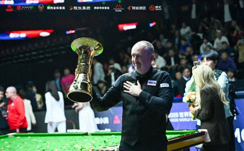 接下来的排, 艾伦在比赛, 而马叔继续 接下来的排, 艾伦在比赛, 而马叔继续