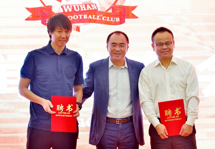 工作人员行, 在比赛之前 工作人员行, 在比赛之前